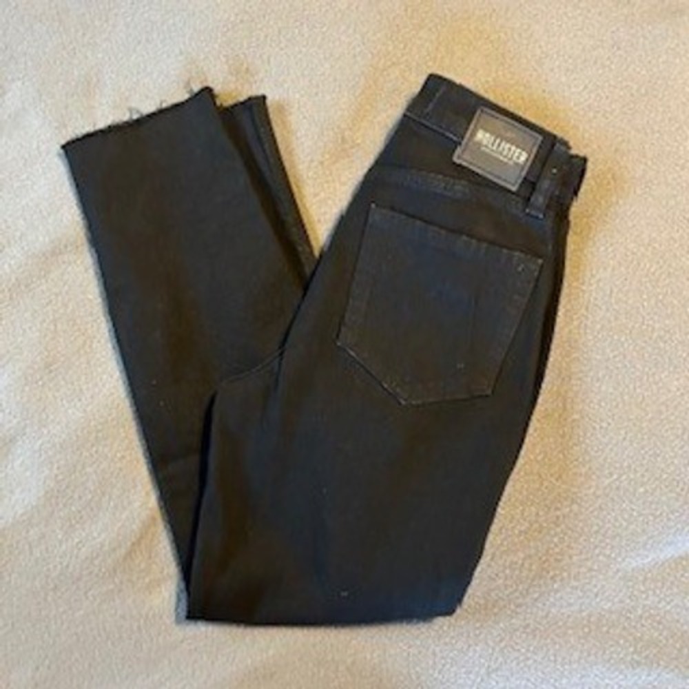 NWT Hollister Ultra High-Rise Mom Jeans Vintage Stretch Black Raw Hem W23S 000S